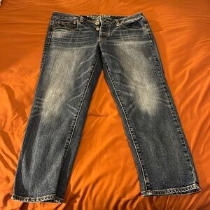 American Eagle Boy Crop Jeans size 10. MidRise